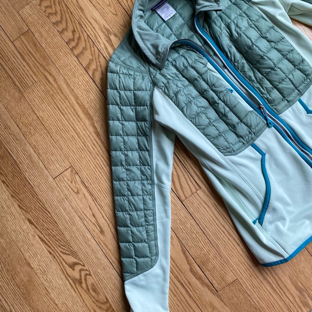 Patagonia Light Sage and Pale Mint Hybrid Ski Jacket - Picture 2 of 5